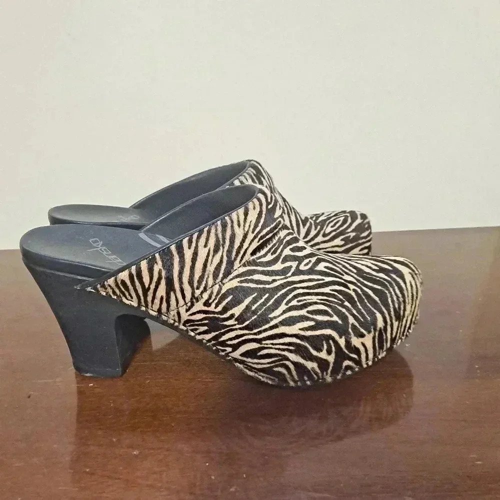 Dansko Clogs Zebra print Size 37 EUC - image 4